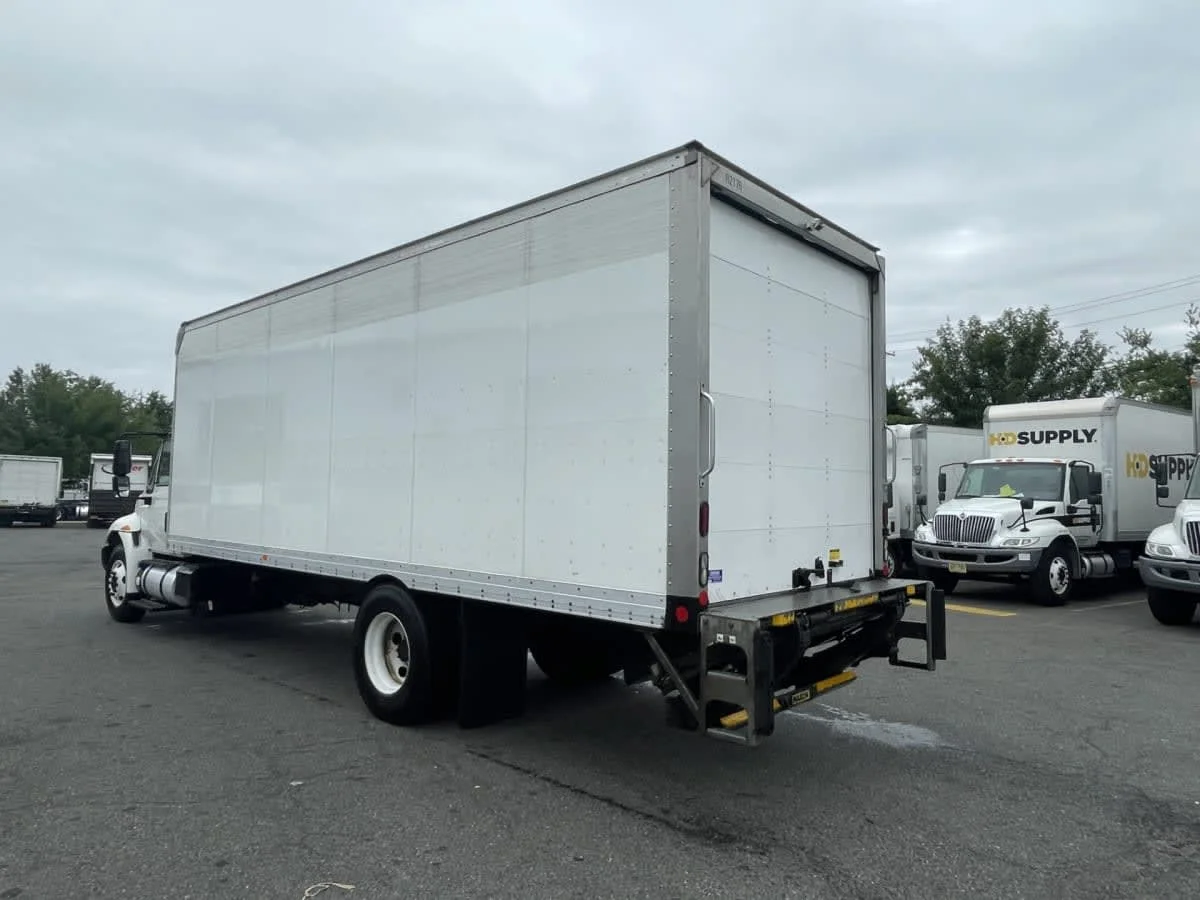 2018 International 4300 in Newark, NJ — photo 6