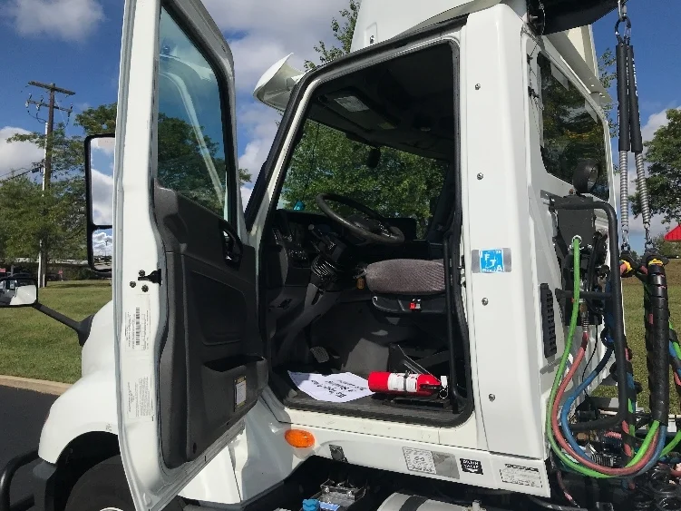 2020 International LT - image 9