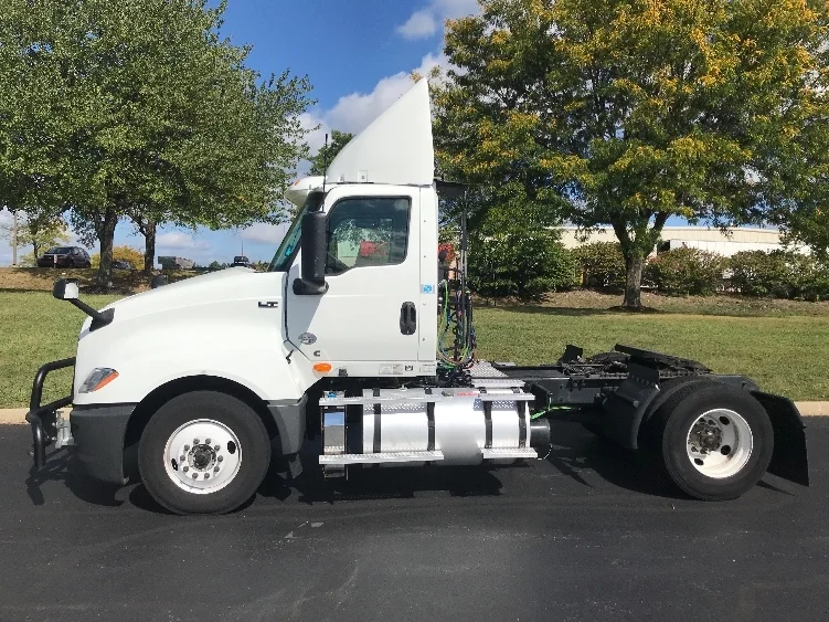 2020 International LT - image 4