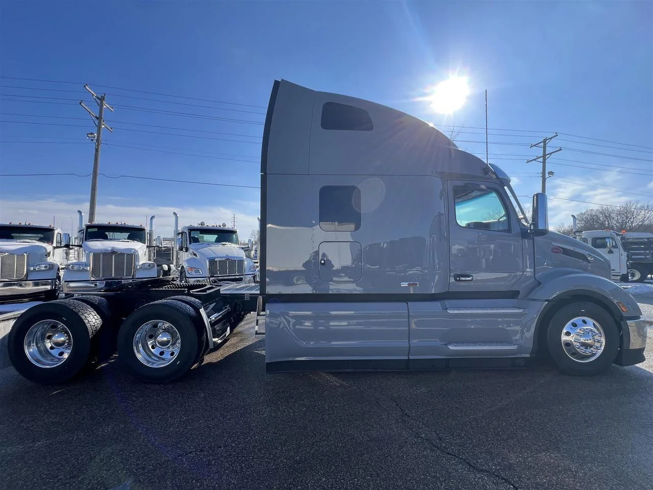 2027 Peterbilt 579 - image 4