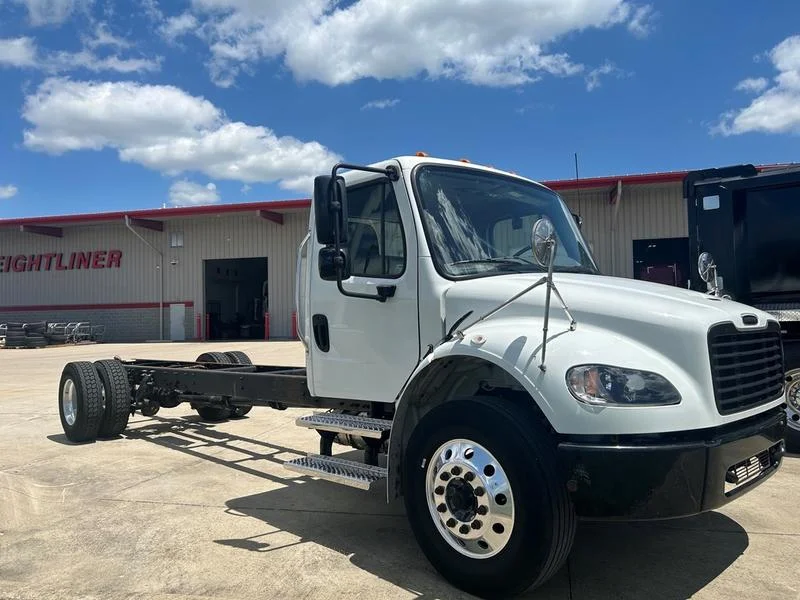 2022 Freightliner M2 106 in Walton, KY — photo 2