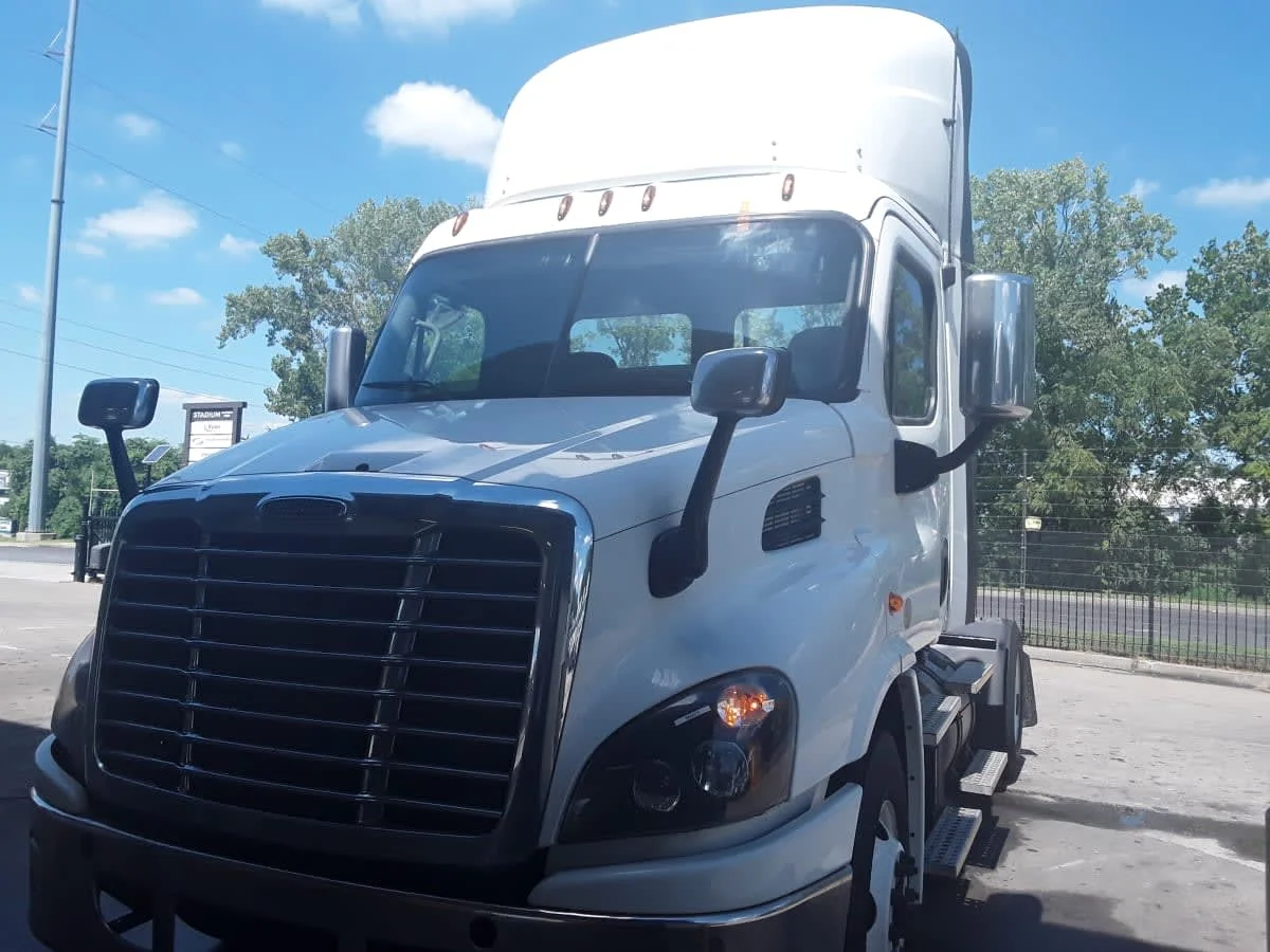 2017 Freightliner Cascadia in Kansas City, MO