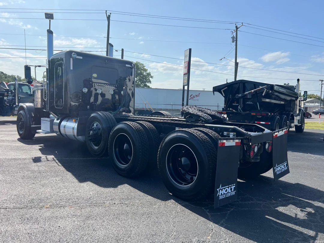 2023 Peterbilt 389 - image 4