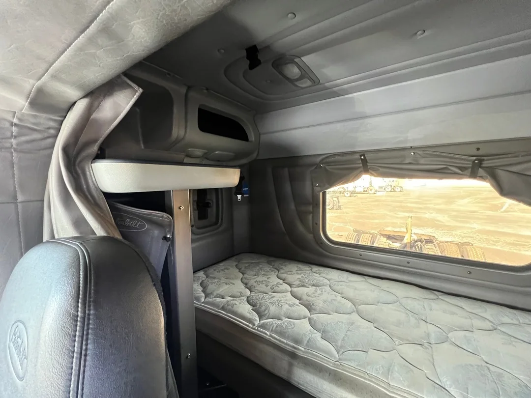 2023 Peterbilt 389 - image 22