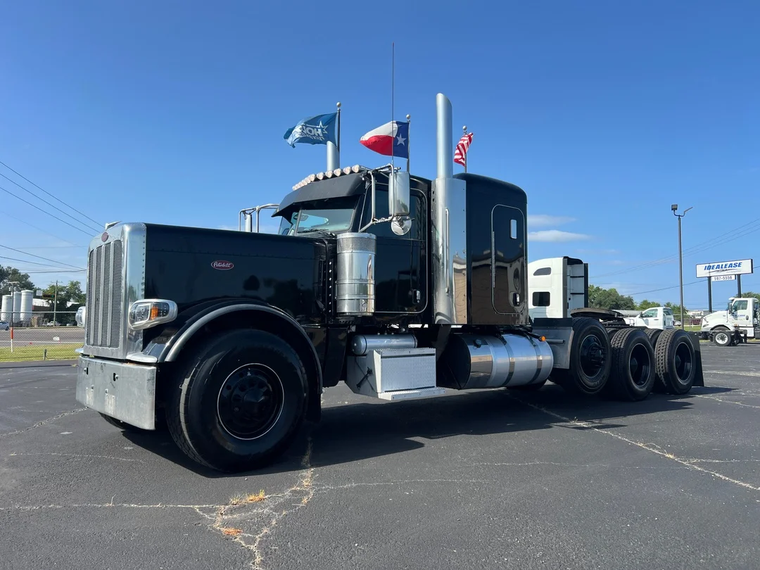 2023 Peterbilt 389 in Tyler, TX