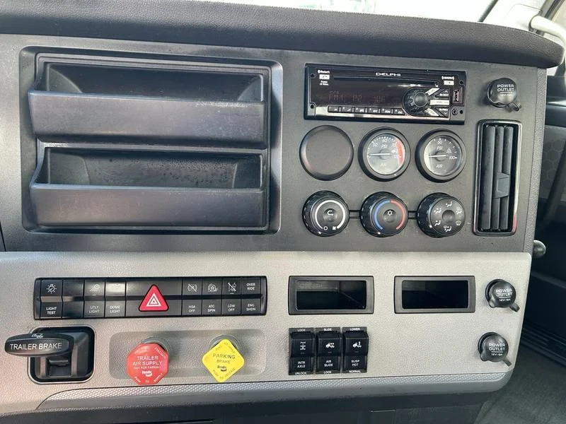 2020 Freightliner Cascadia - image 15