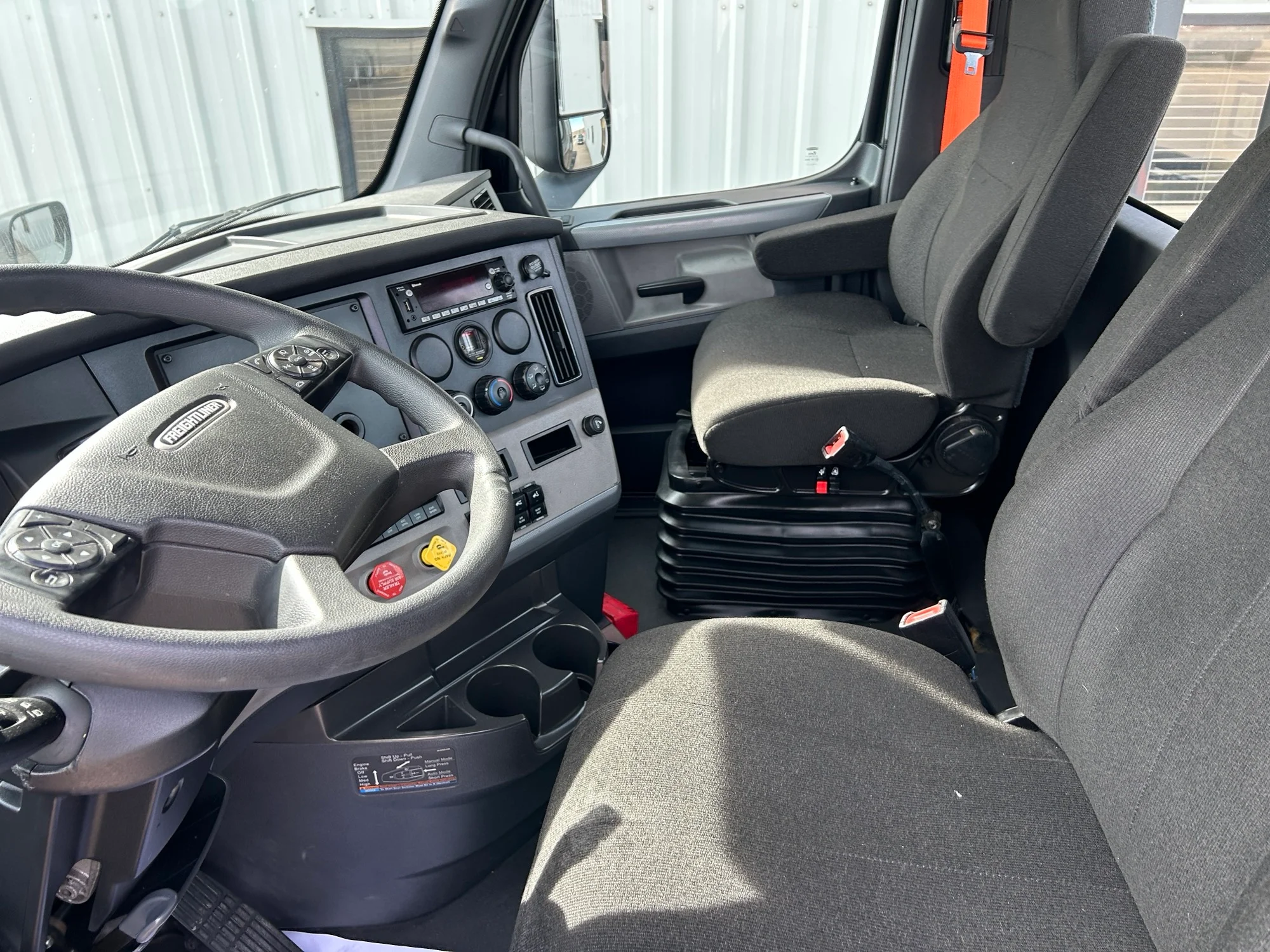 2022 Freightliner Cascadia - image 8