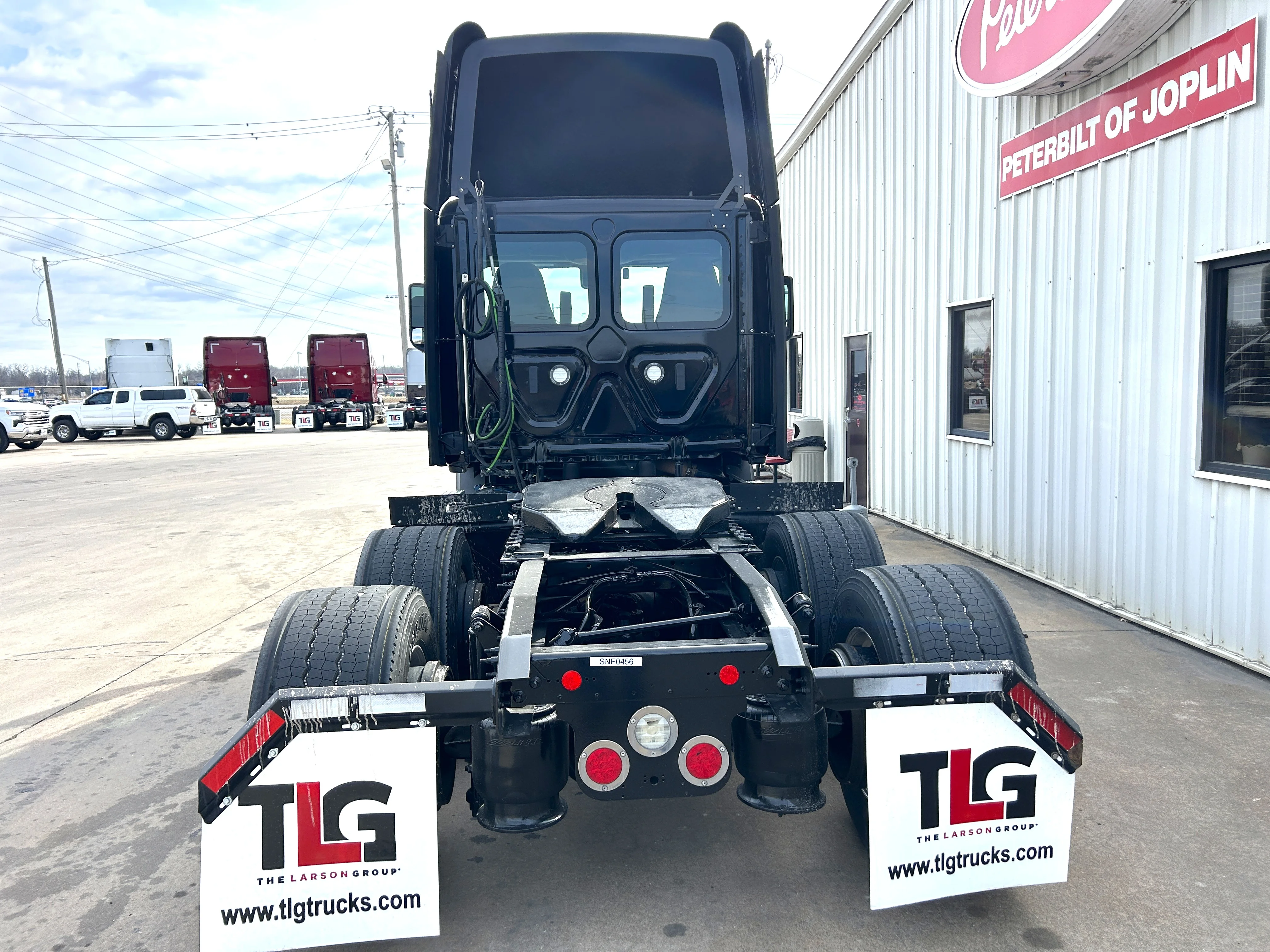 2022 Freightliner Cascadia - image 6