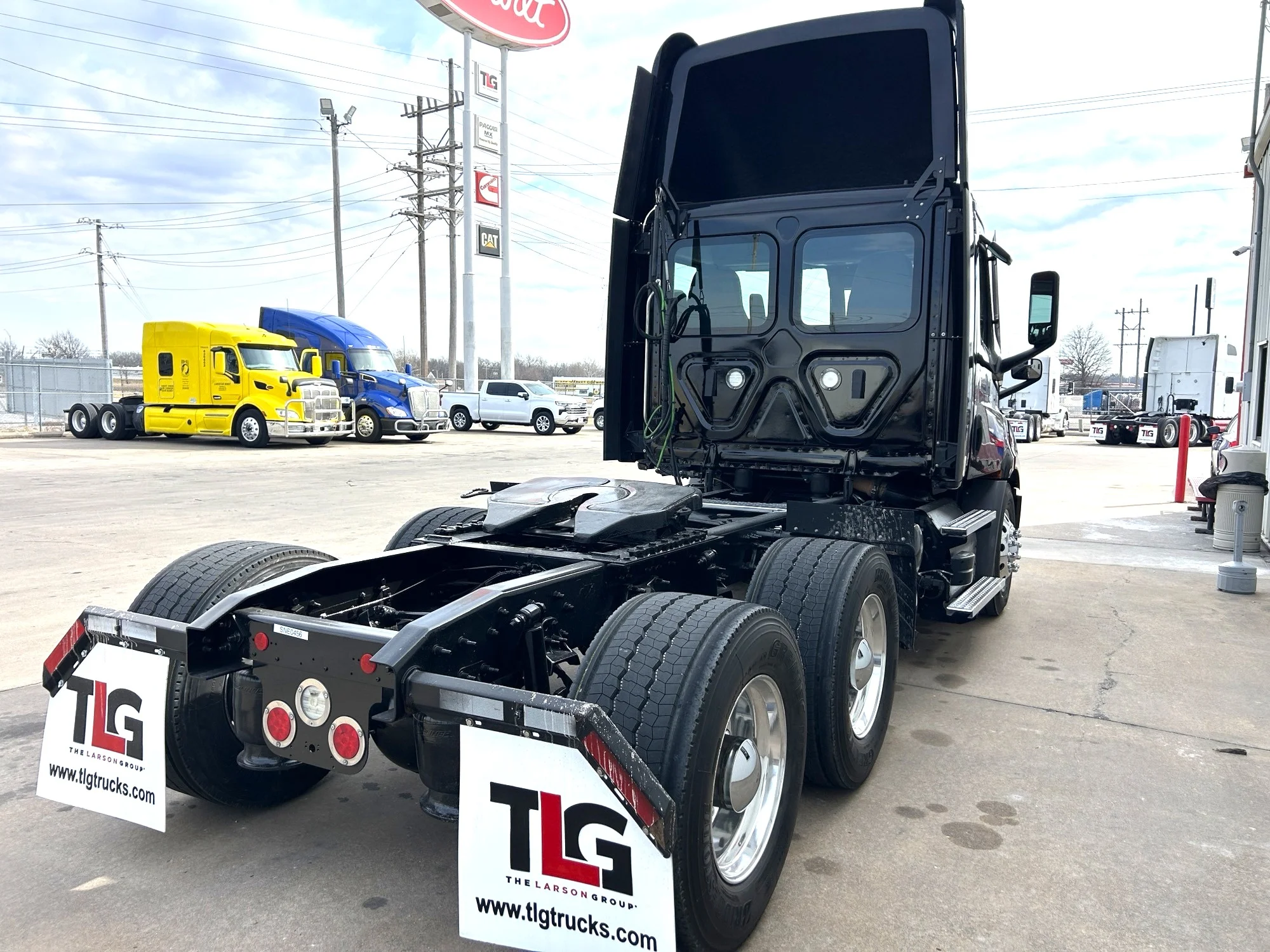 2022 Freightliner Cascadia - image 7