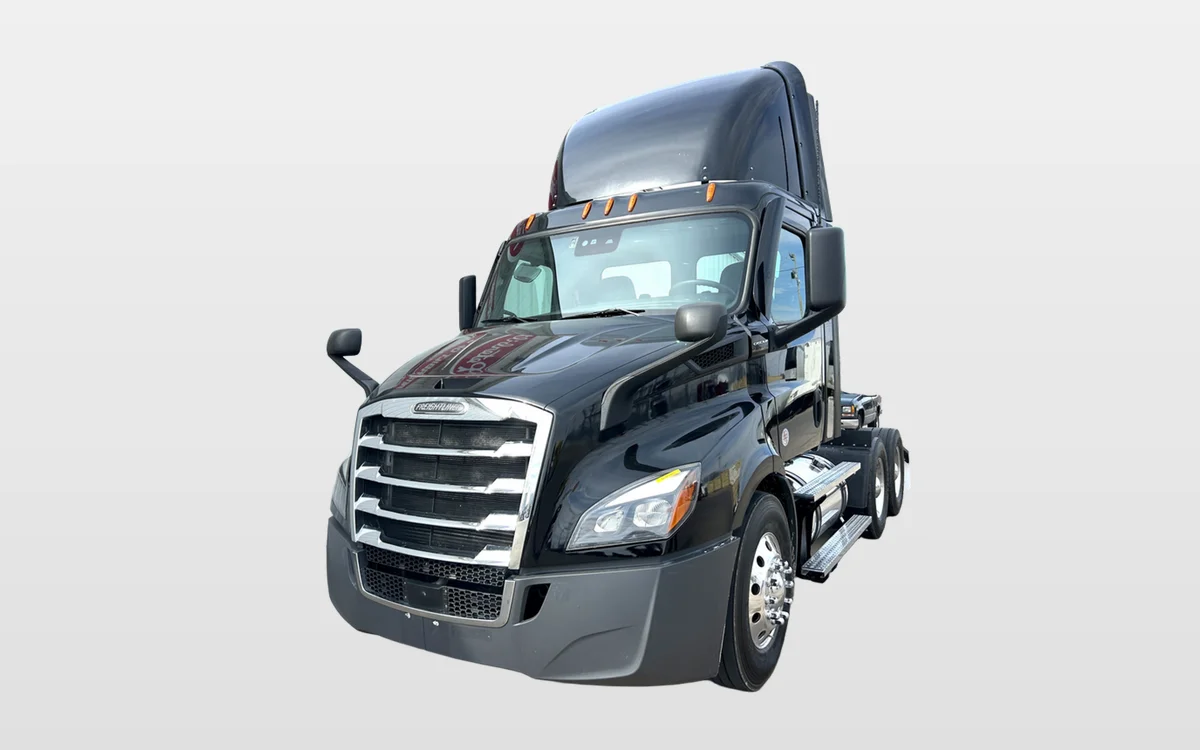 2022 Freightliner Cascadia - image 1