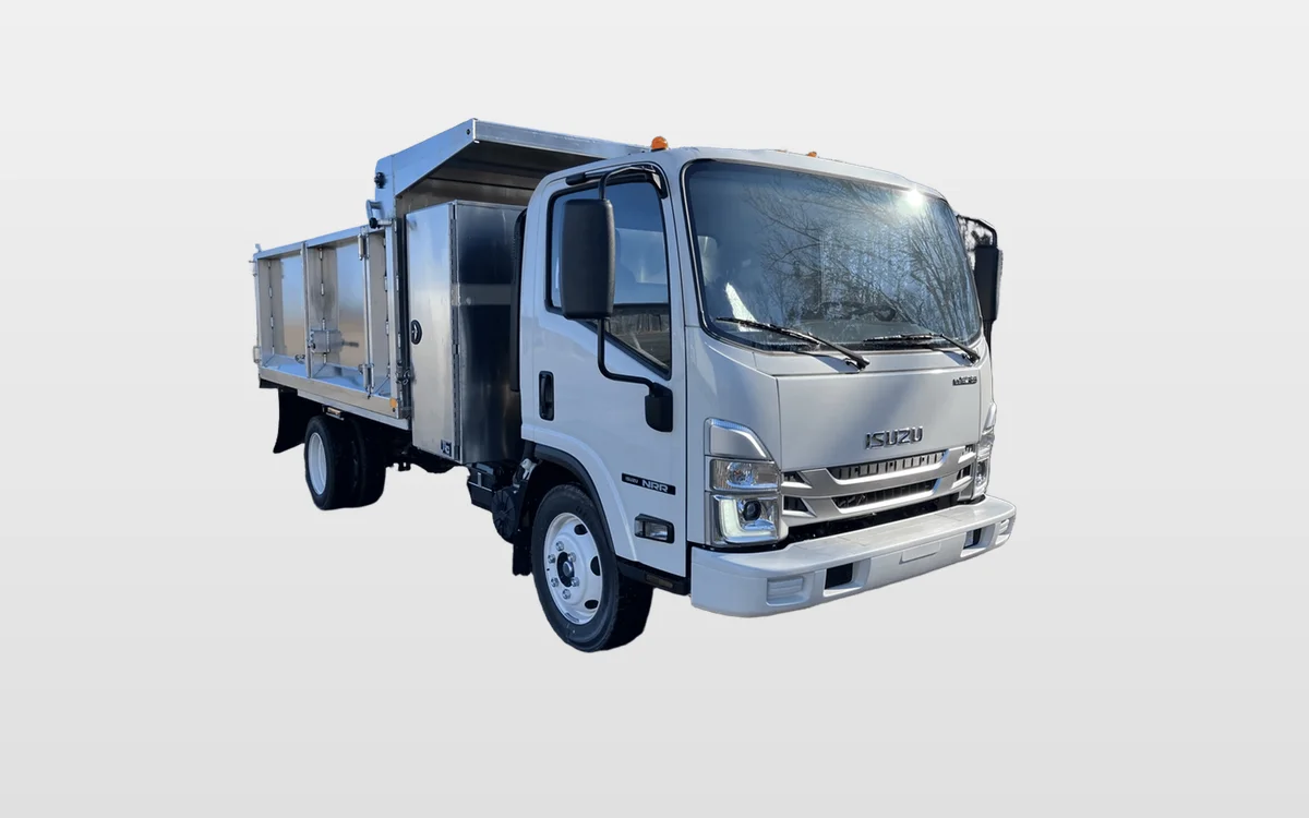 2025 Isuzu - image 1