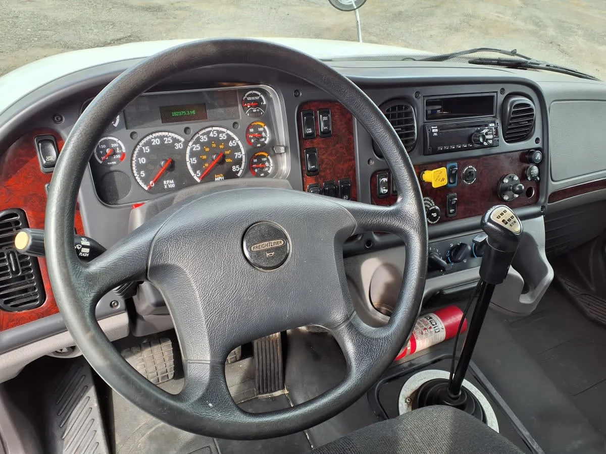 2018 Freightliner M2 106 - image 11
