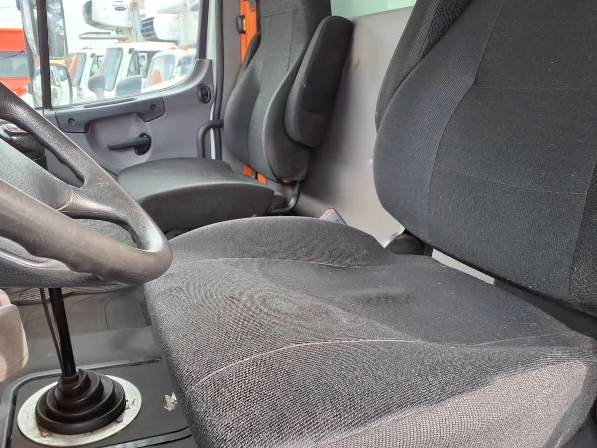 2018 Freightliner M2 106 - image 9