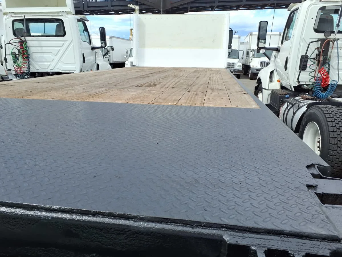 2018 Freightliner M2 106 - image 8