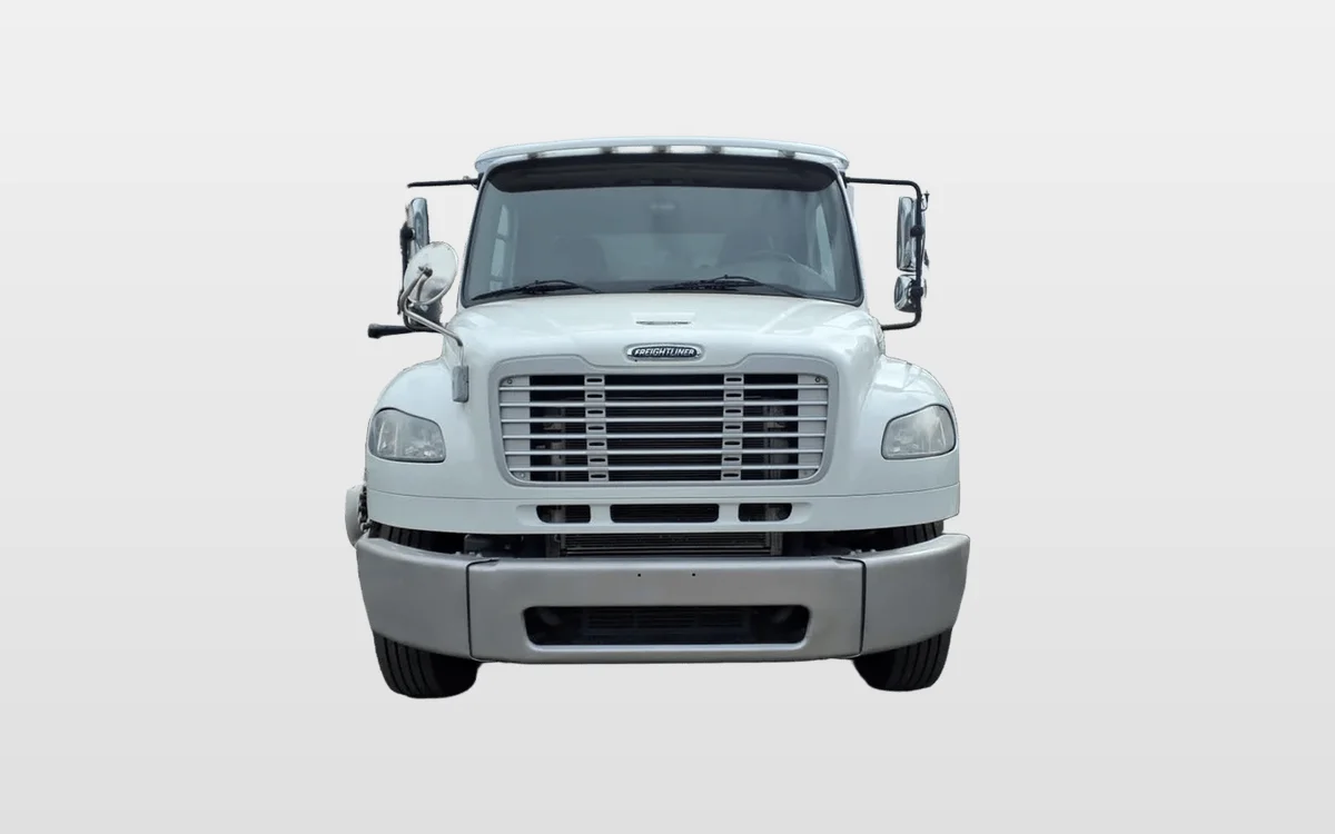 2018 Freightliner M2 106 - image 1
