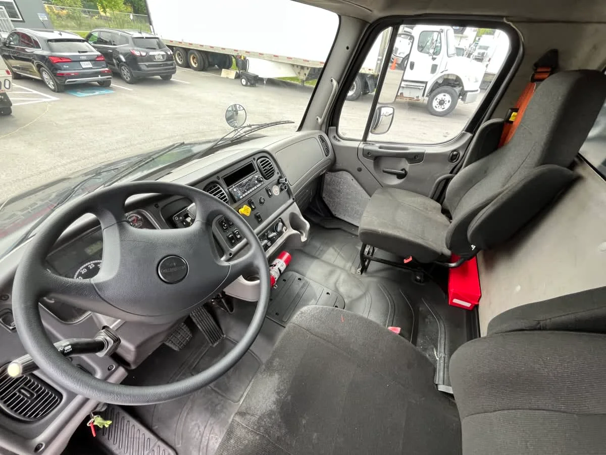 2015 Freightliner M2 106 in Beltsville, MD — photo 7