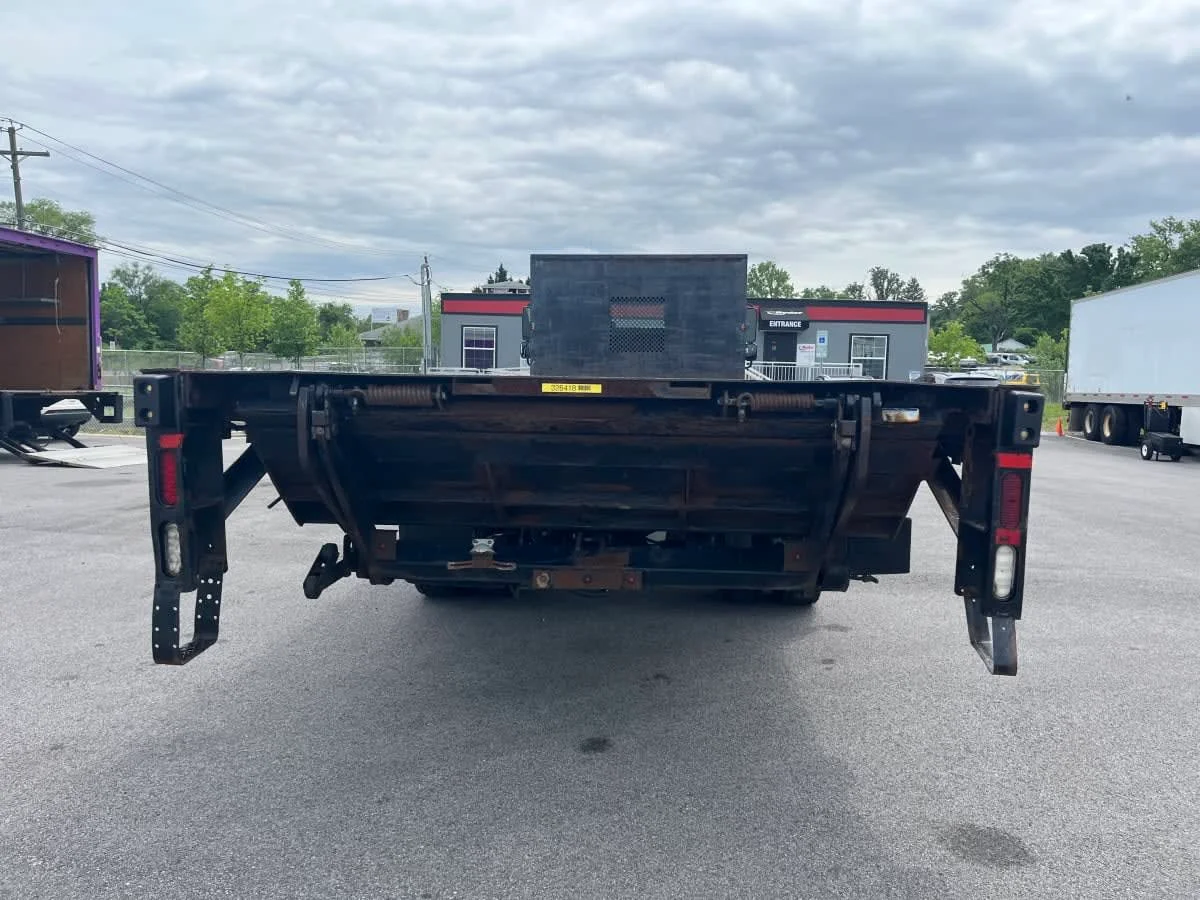 2015 Freightliner M2 106 - image 5