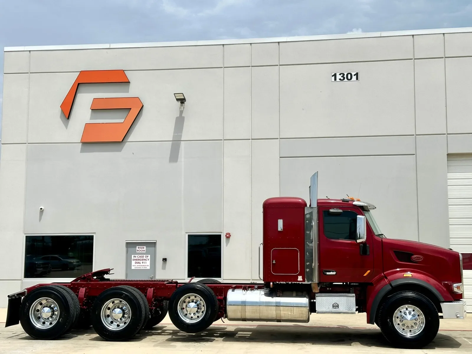 2015 Peterbilt 567 in Hutchins, TX — photo 3