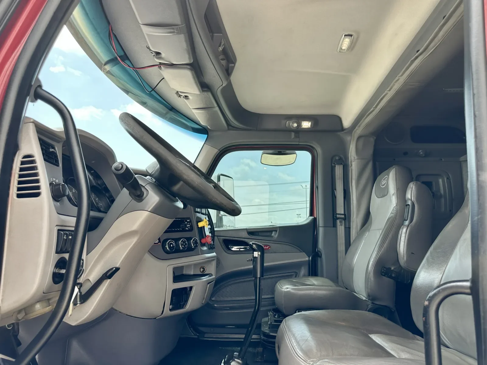 2015 Peterbilt 567 in Hutchins, TX — photo 14