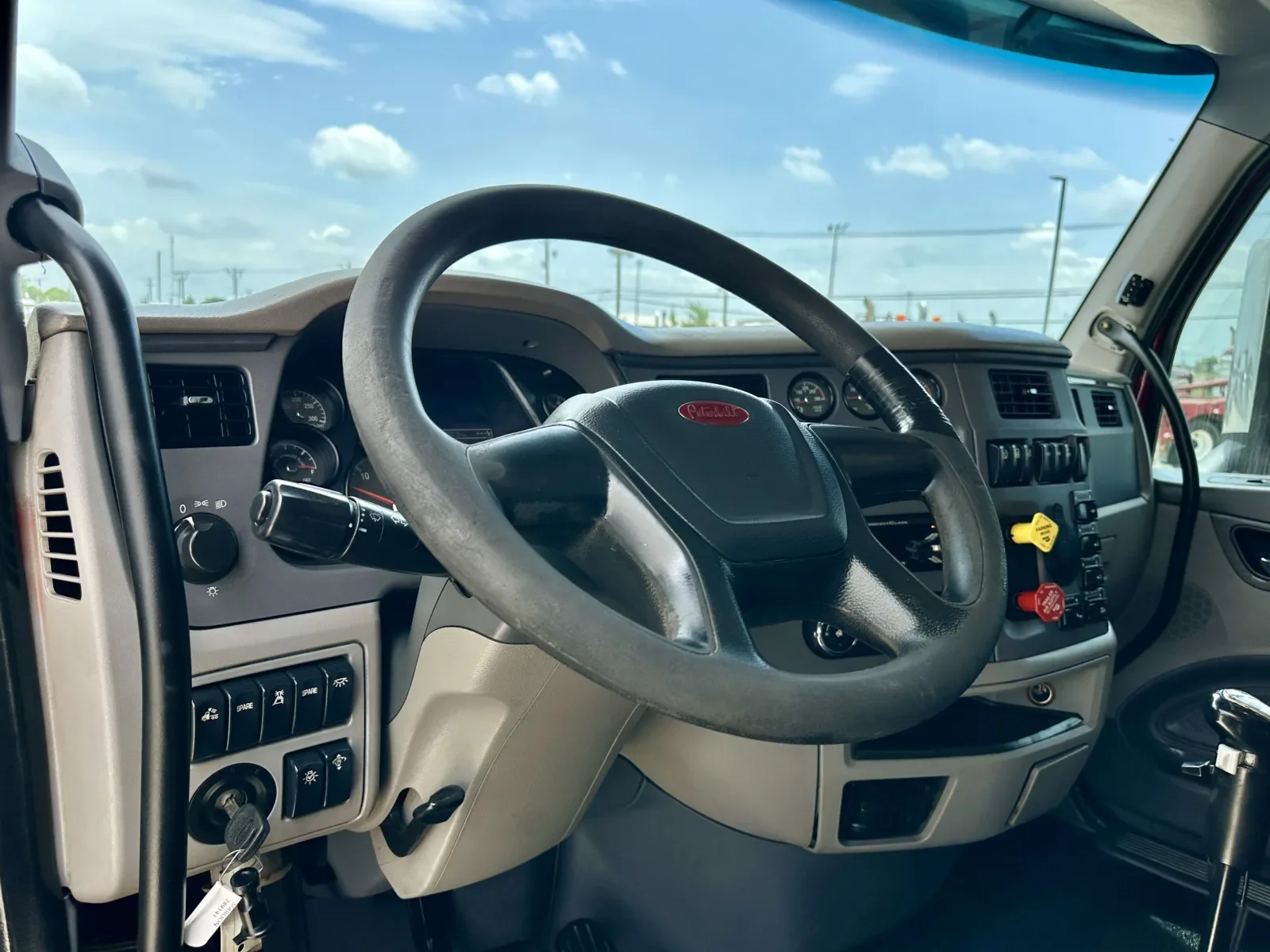 2015 Peterbilt 567 in Hutchins, TX — photo 15