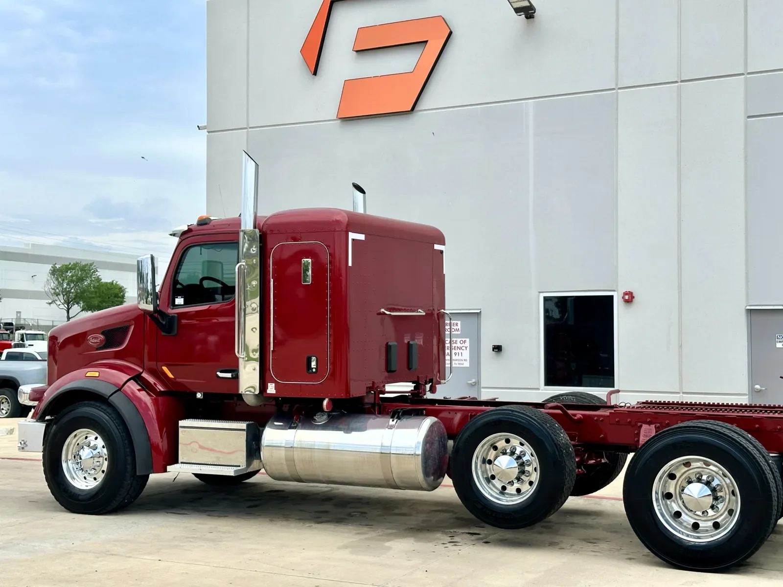 2015 Peterbilt 567 in Hutchins, TX — photo 8