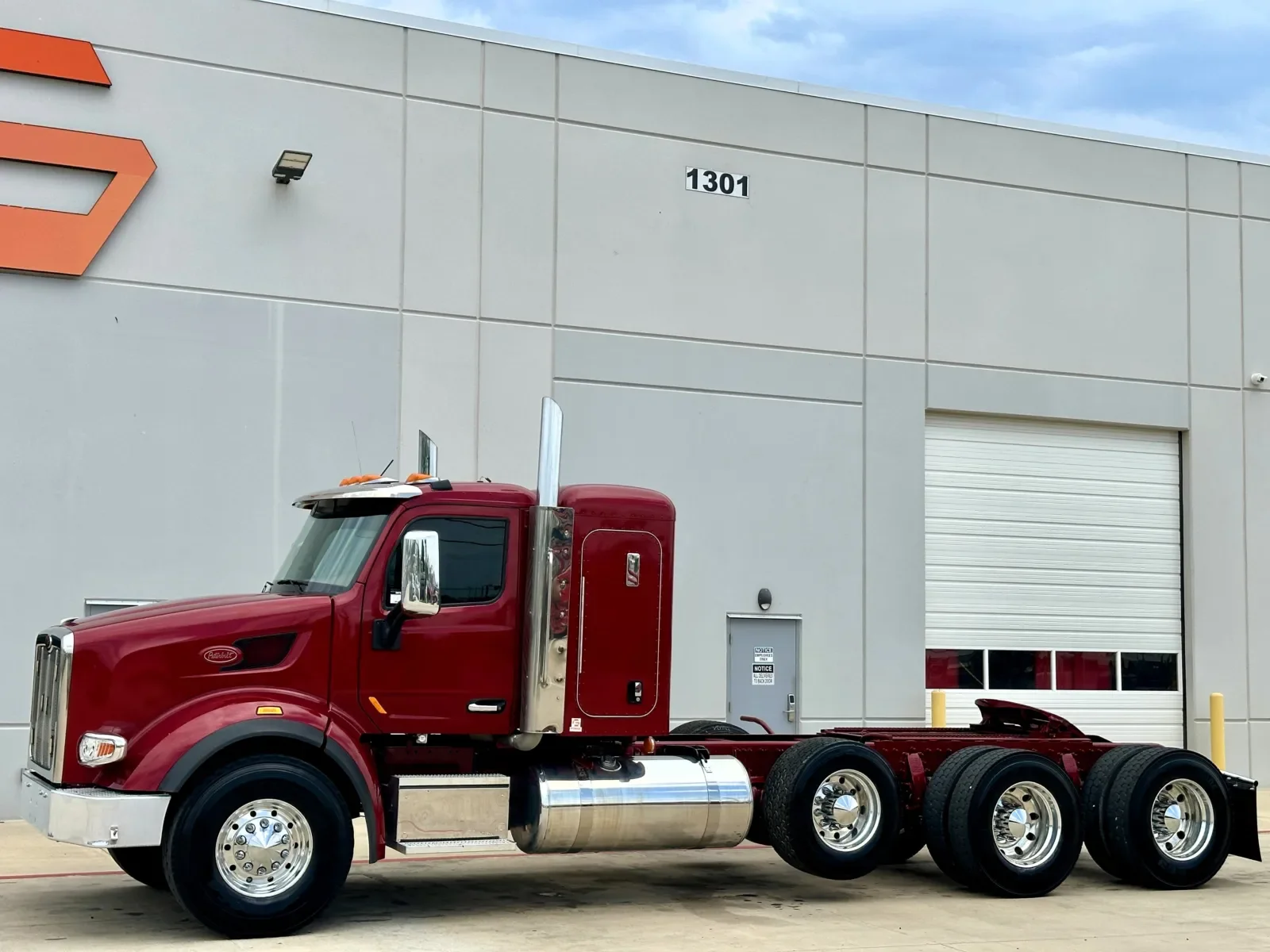 2015 Peterbilt 567 in Hutchins, TX — photo 2