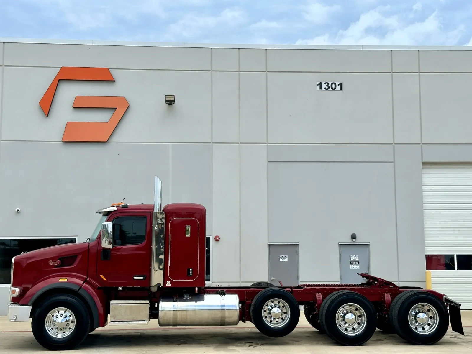 2015 Peterbilt 567 in Hutchins, TX — photo 4