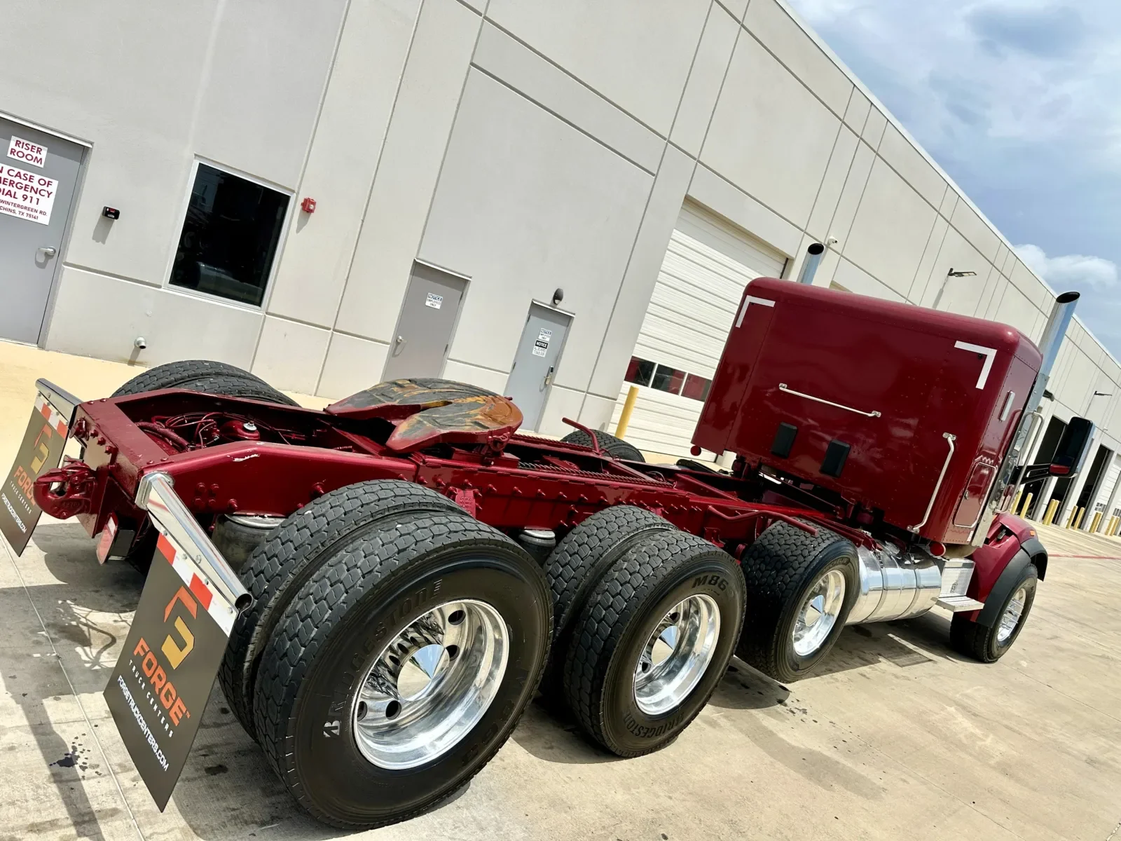 2015 Peterbilt 567 in Hutchins, TX — photo 11