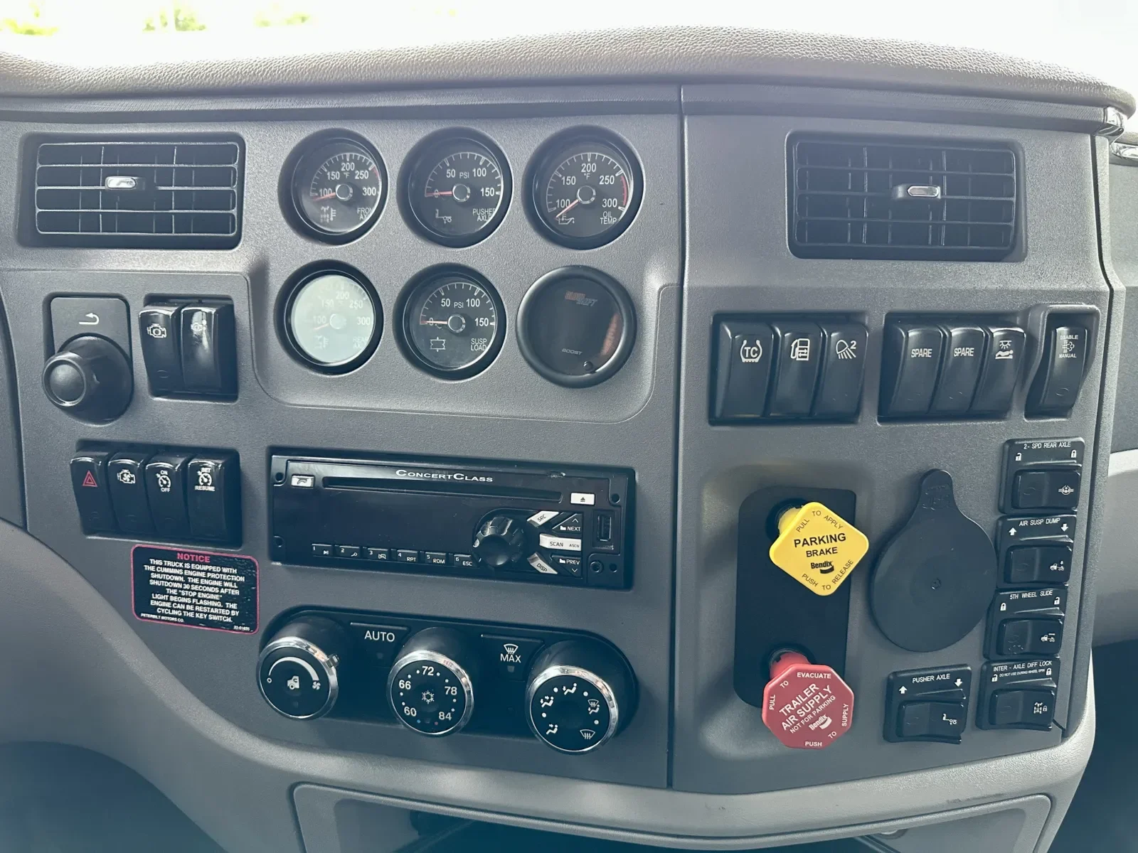 2015 Peterbilt 567 in Hutchins, TX — photo 18
