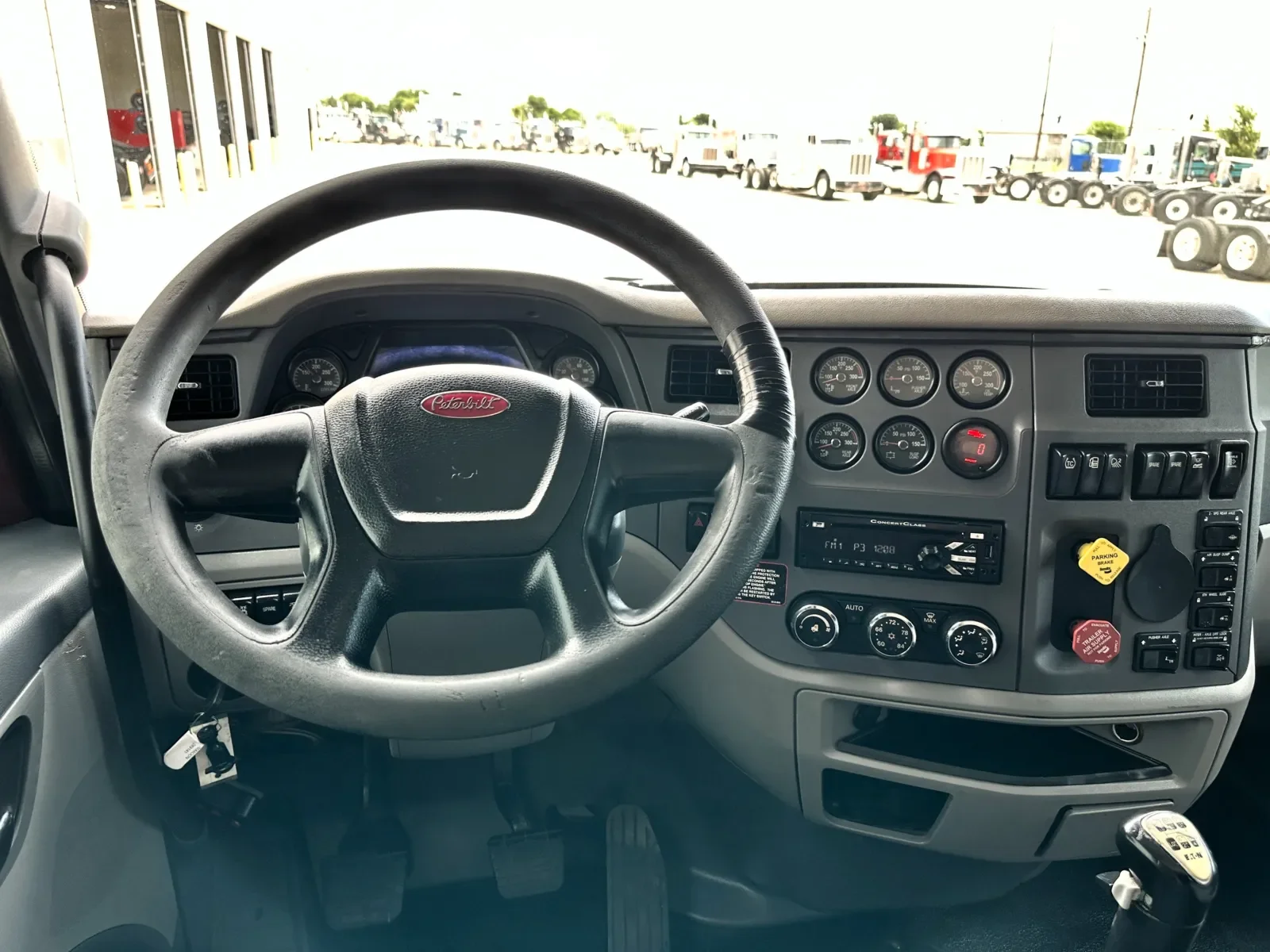 2015 Peterbilt 567 in Hutchins, TX — photo 16