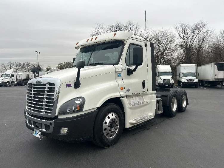 2019 Freightliner Cascadia in Pennsauken, NJ — photo 3