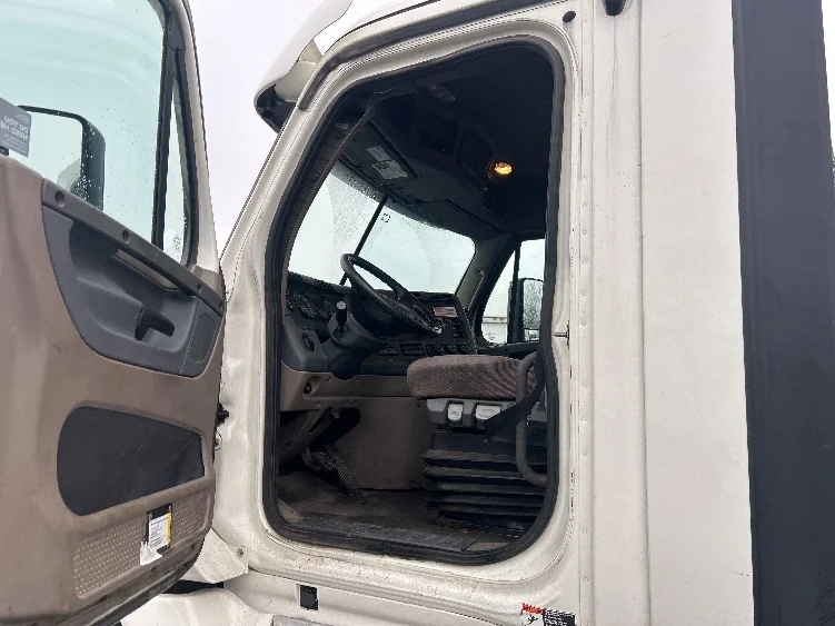 2019 Freightliner Cascadia in Pennsauken, NJ — photo 9
