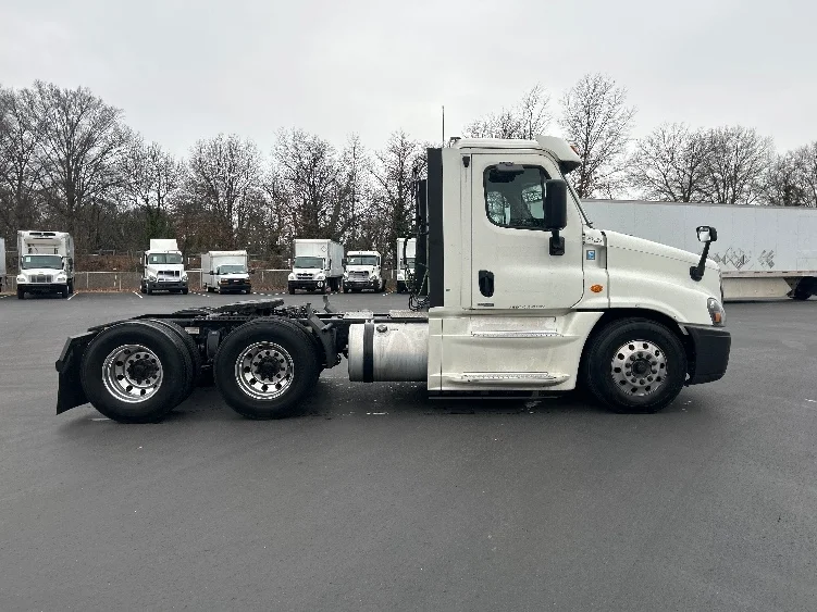 2019 Freightliner Cascadia in Pennsauken, NJ — photo 8