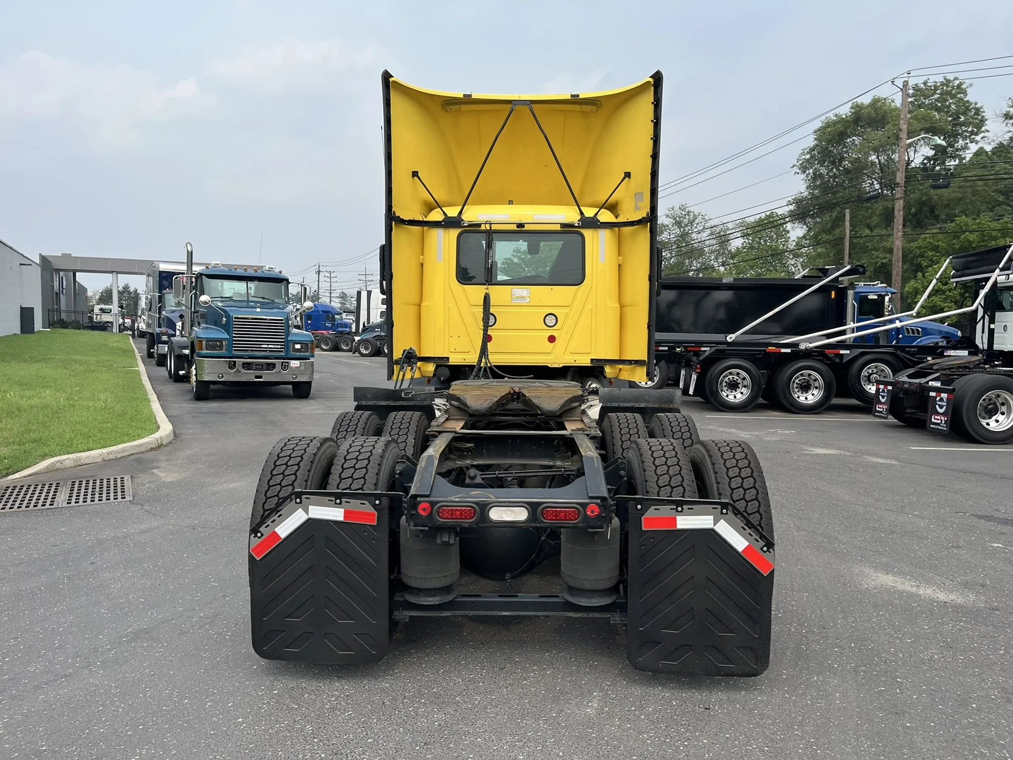 2023 Mack Anthem in Conshohocken, PA — photo 5