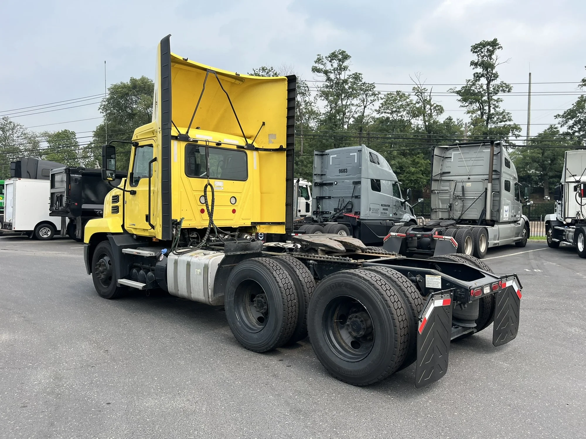 2023 Mack Anthem in Conshohocken, PA — photo 6
