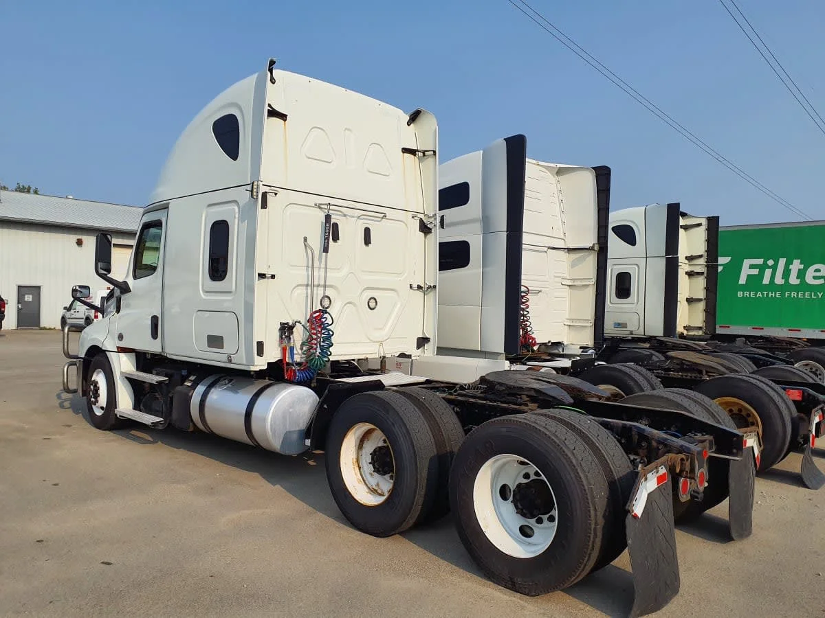 2020 Freightliner Cascadia - image 6