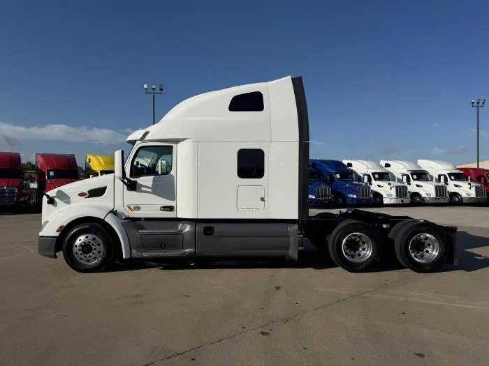 2021 Peterbilt 579 — photo 3