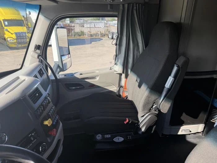 2021 Peterbilt 579 — photo 26