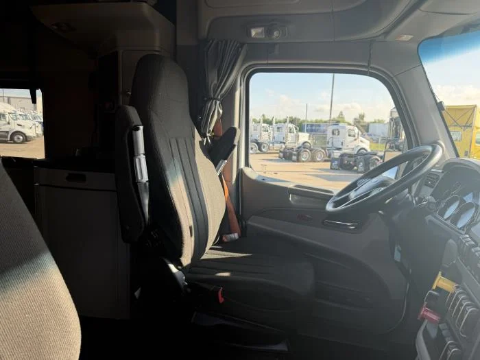 2021 Peterbilt 579 — photo 24