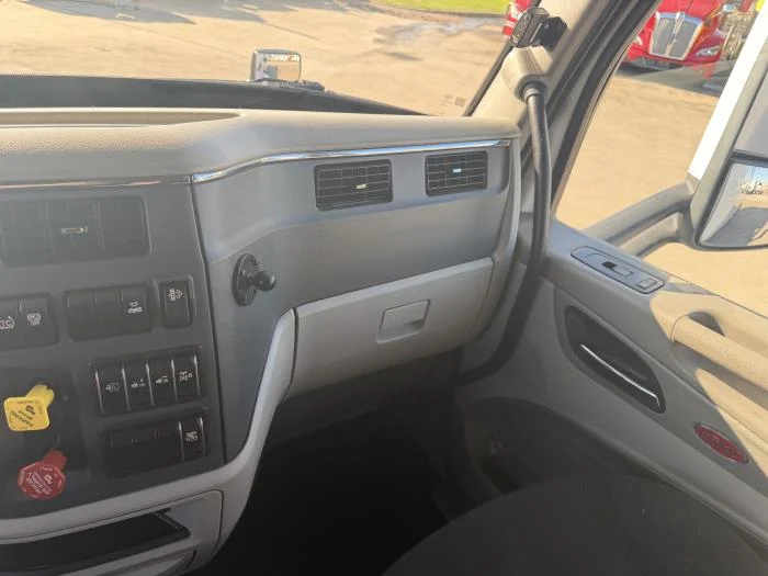 2021 Peterbilt 579 — photo 37
