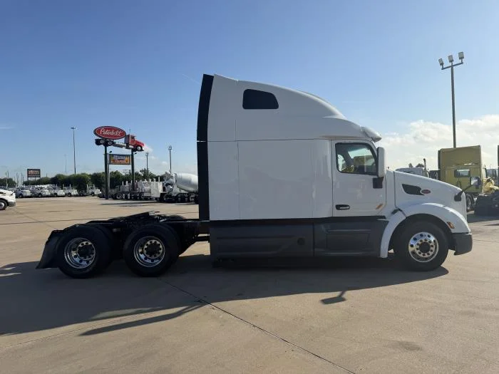 2021 Peterbilt 579 — photo 7