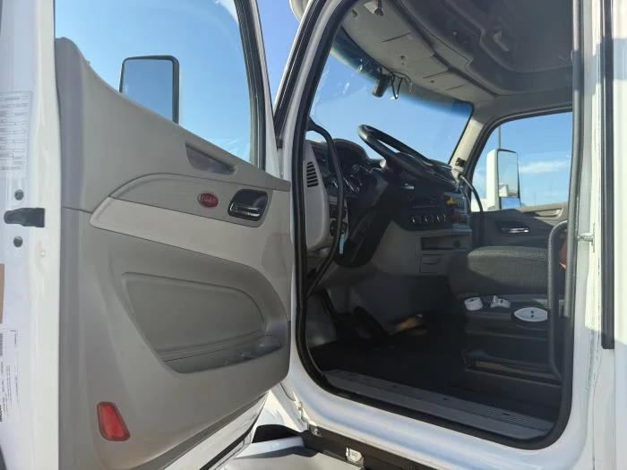 2021 Peterbilt 579 — photo 25
