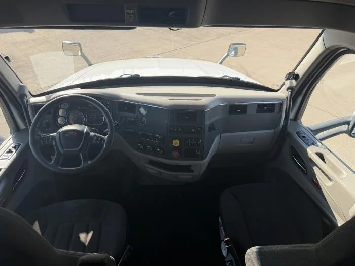 2021 Peterbilt 579 — photo 36