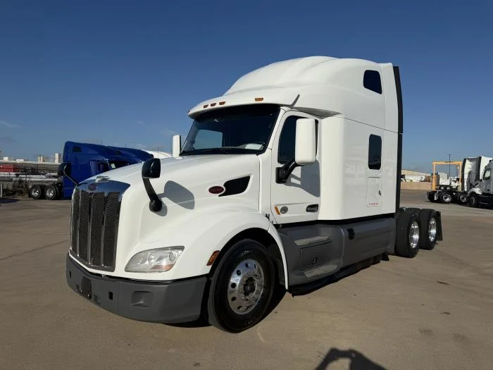 2021 Peterbilt 579 — photo 2