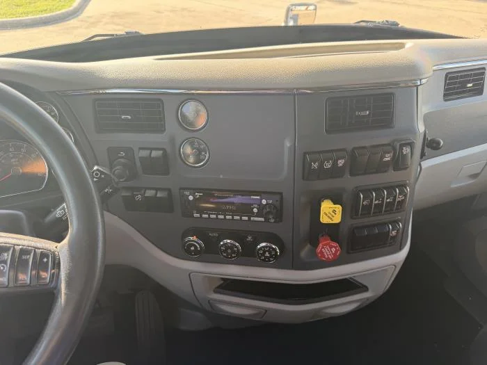 2021 Peterbilt 579 — photo 38