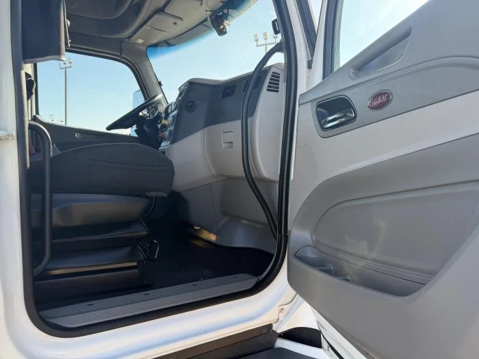 2021 Peterbilt 579 — photo 23