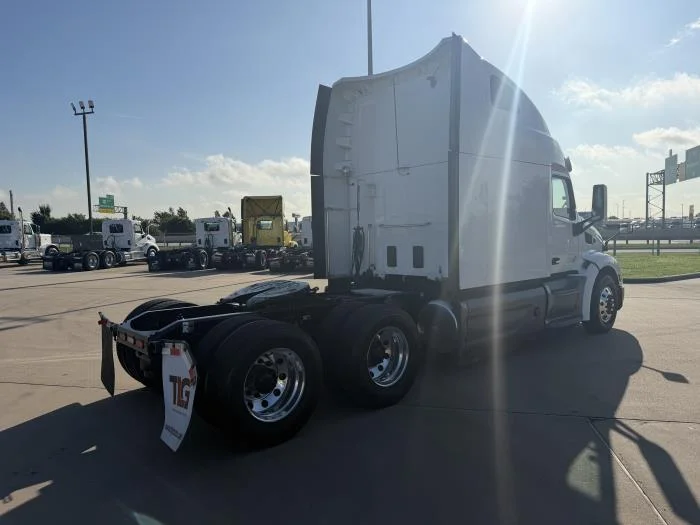2021 Peterbilt 579 — photo 6