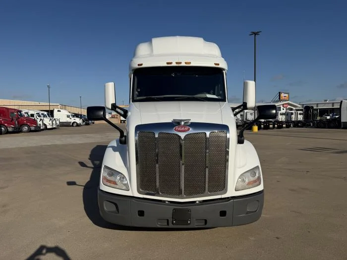 2021 Peterbilt 579 — photo 9