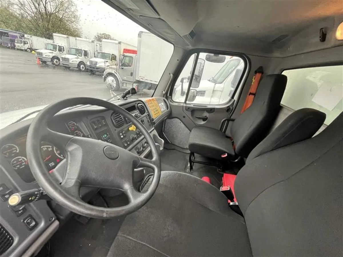 2020 Freightliner M2 106 - image 7