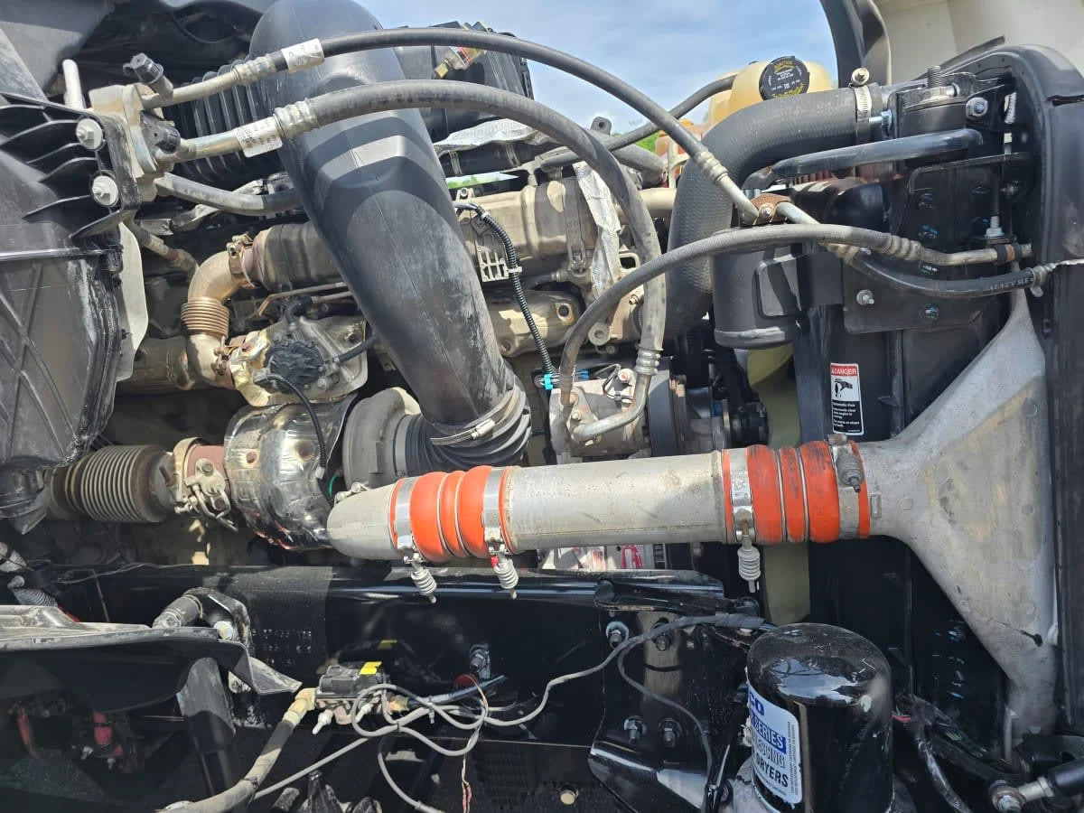 2022 Freightliner Cascadia - image 9